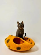 Niche Chat Feutre Laine Fait Main  orange lit