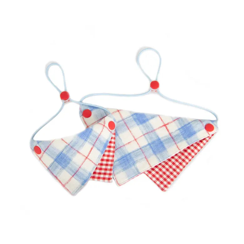 Deux tailles disponibles pour le bandana pour chien bleu blanc rouge