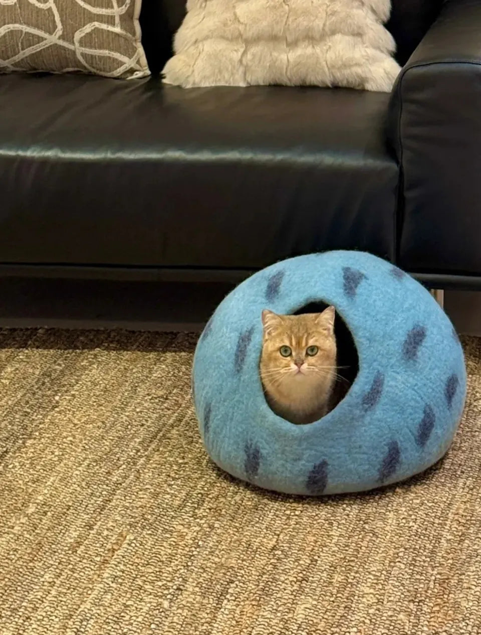 Niche Chat Feutre Laine Fait Main - Grotte Bleue Planète