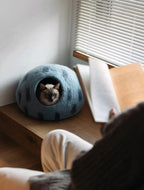 Niche Chat Feutre Laine Fait Main - Grotte Bleue Planète