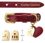 Détail du collier rouge en cuir fait main pour chien