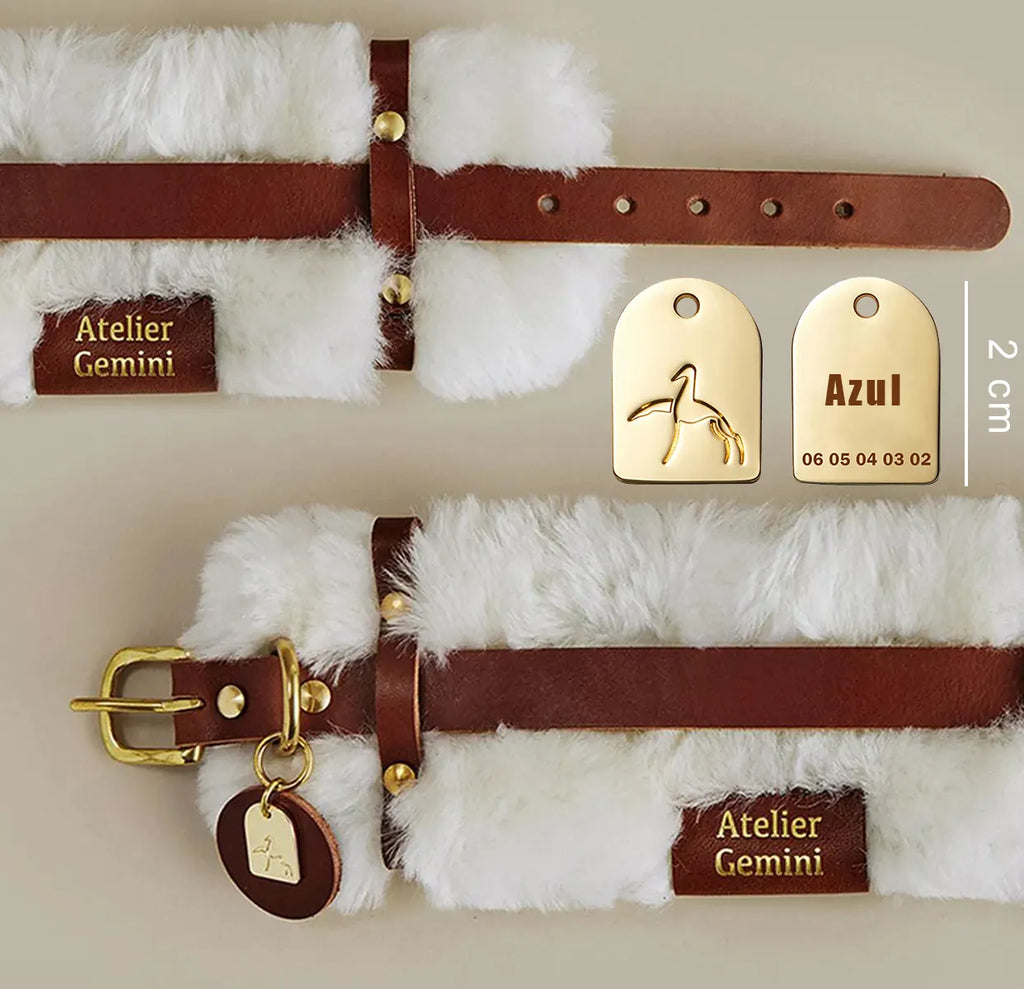 Détails d'un collier personnalisé en cuir pelucheux couleur café