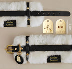 Détails d'un collier personnalisé en cuir pelucheux noir